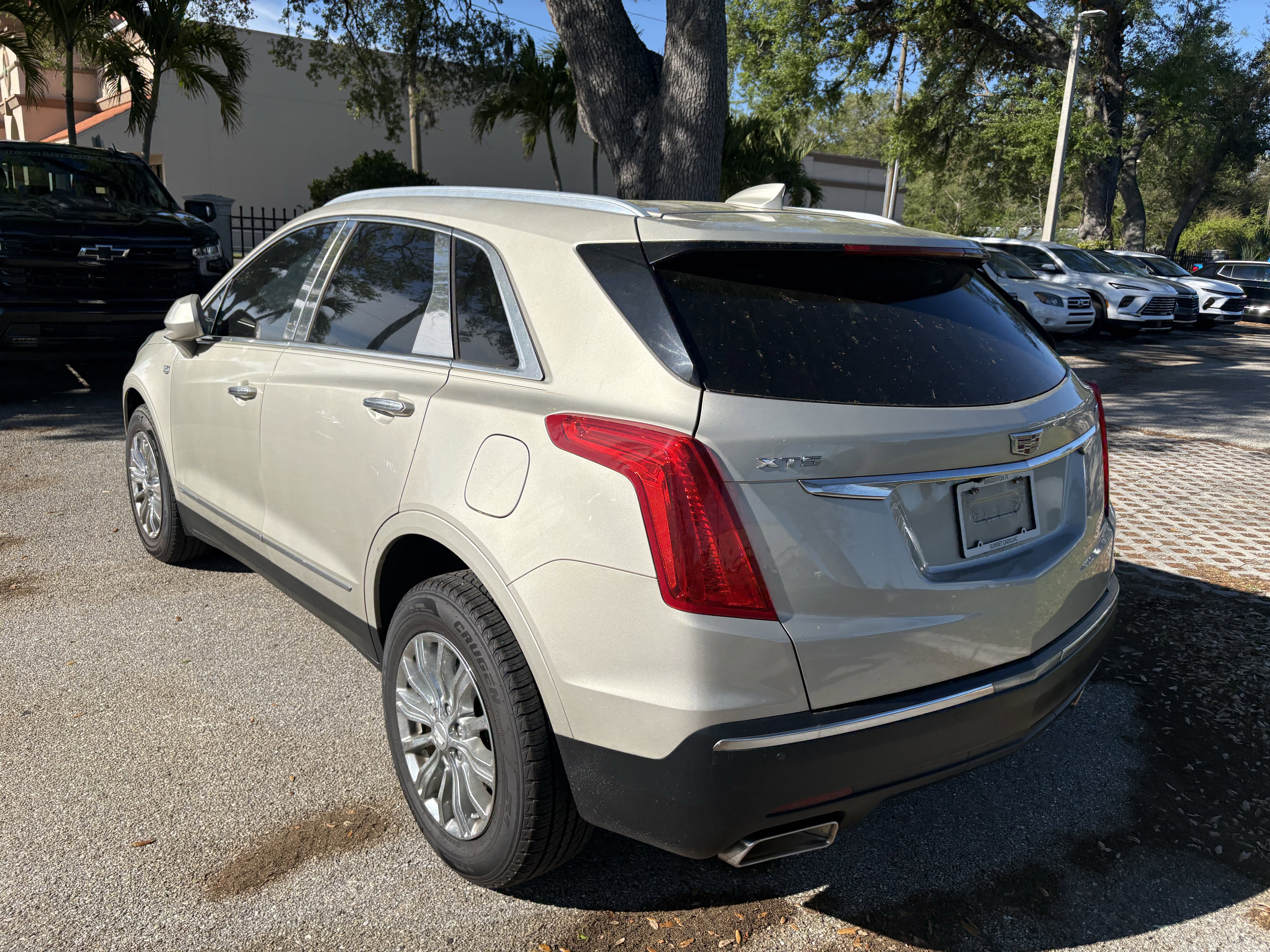 Used 2017 Cadillac XT5 Luxury w/ LPO, Wheel Lock Package image 5