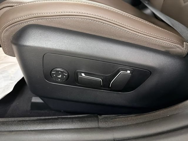 Used 2024 BMW 530i xDrive w/ Premium Package AWD/4WD image 10