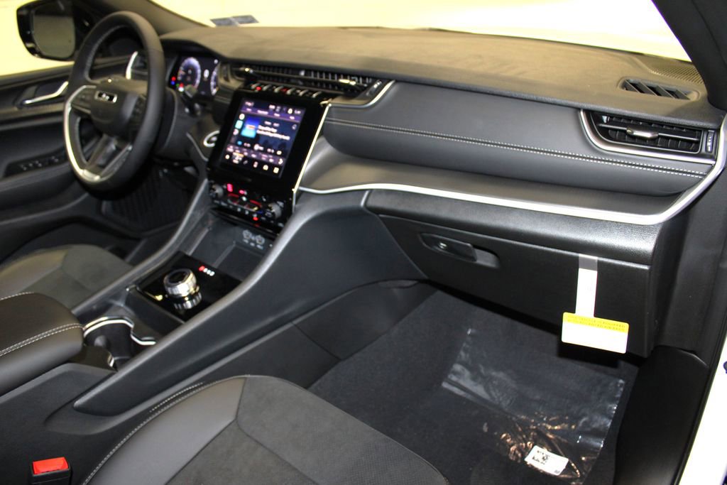 New 2025 Jeep Grand Cherokee Altitude image 29