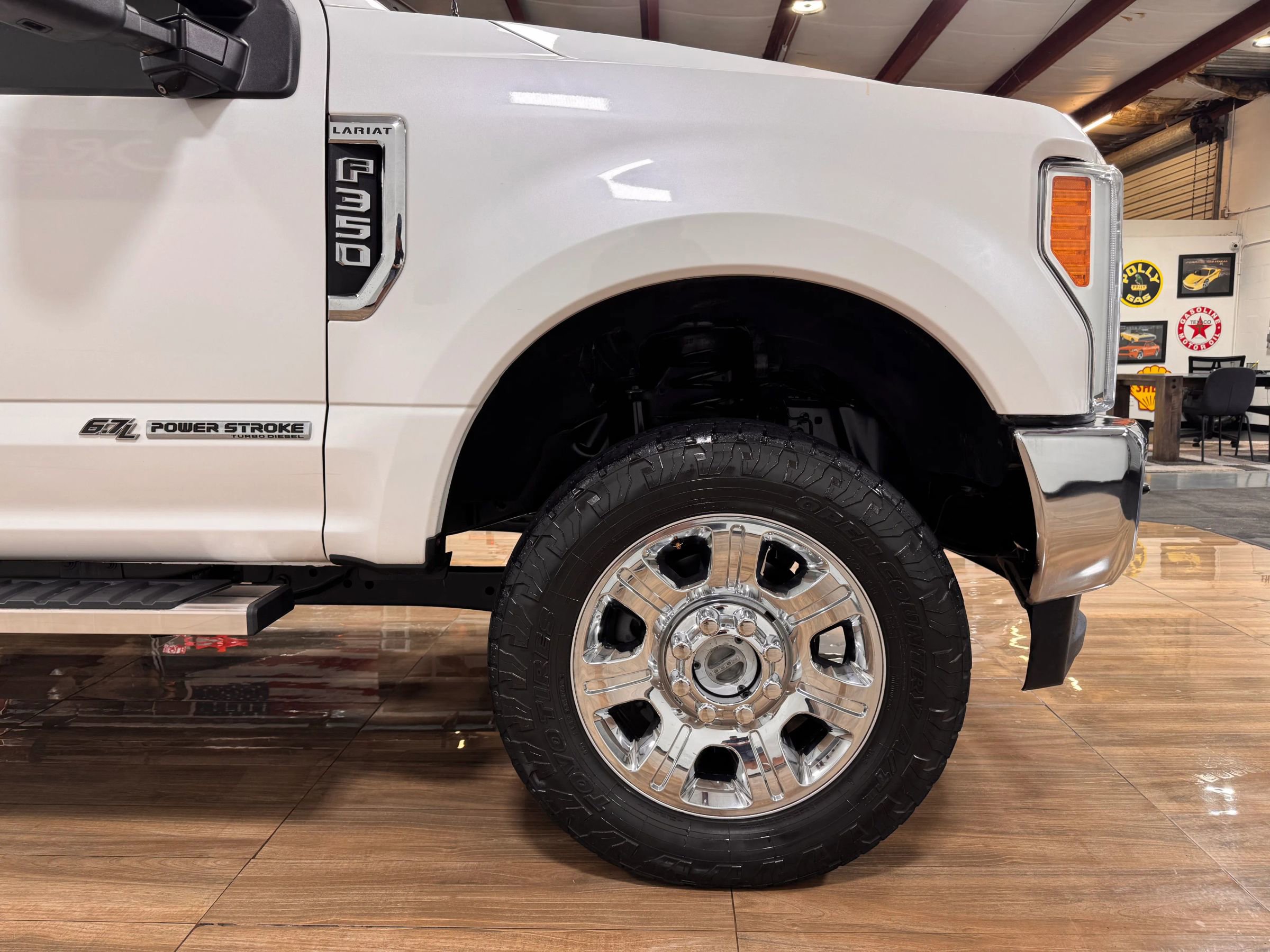 Used 2019 Ford F350 Lariat w/ Lariat Ultimate Package image 4