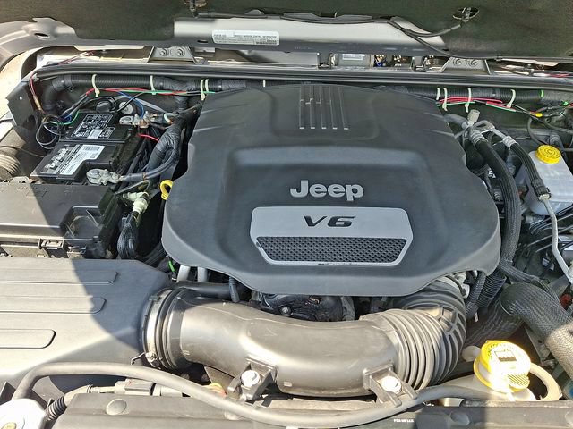 Used 2017 Jeep Wrangler Unlimited Sahara w/ Dual Top Group AWD/4WD image 26