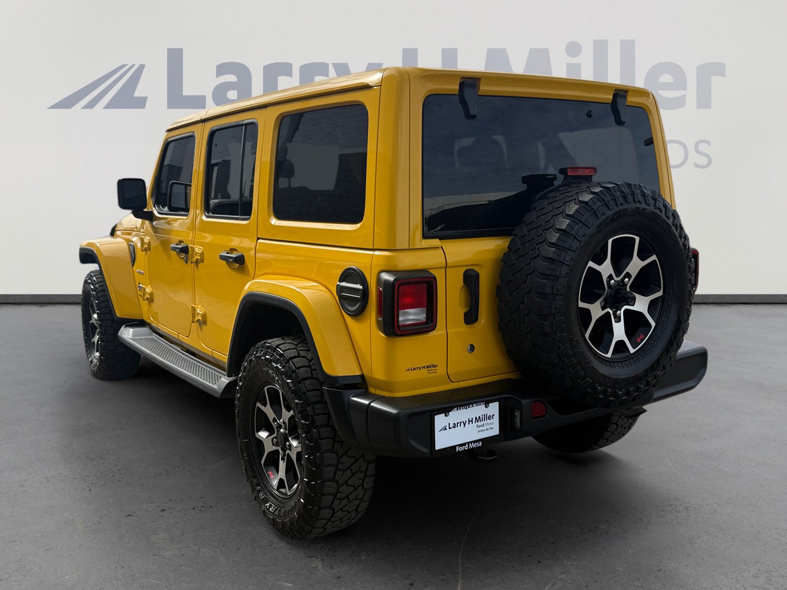 Used 2019 Jeep Wrangler Unlimited Sahara w/ Uconnect 4C Nav & Sound Group image 3