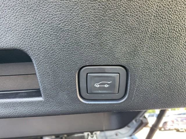 Used 2025 Chevrolet Traverse RS w/ LPO, Floor Liner Package AWD/4WD image 12