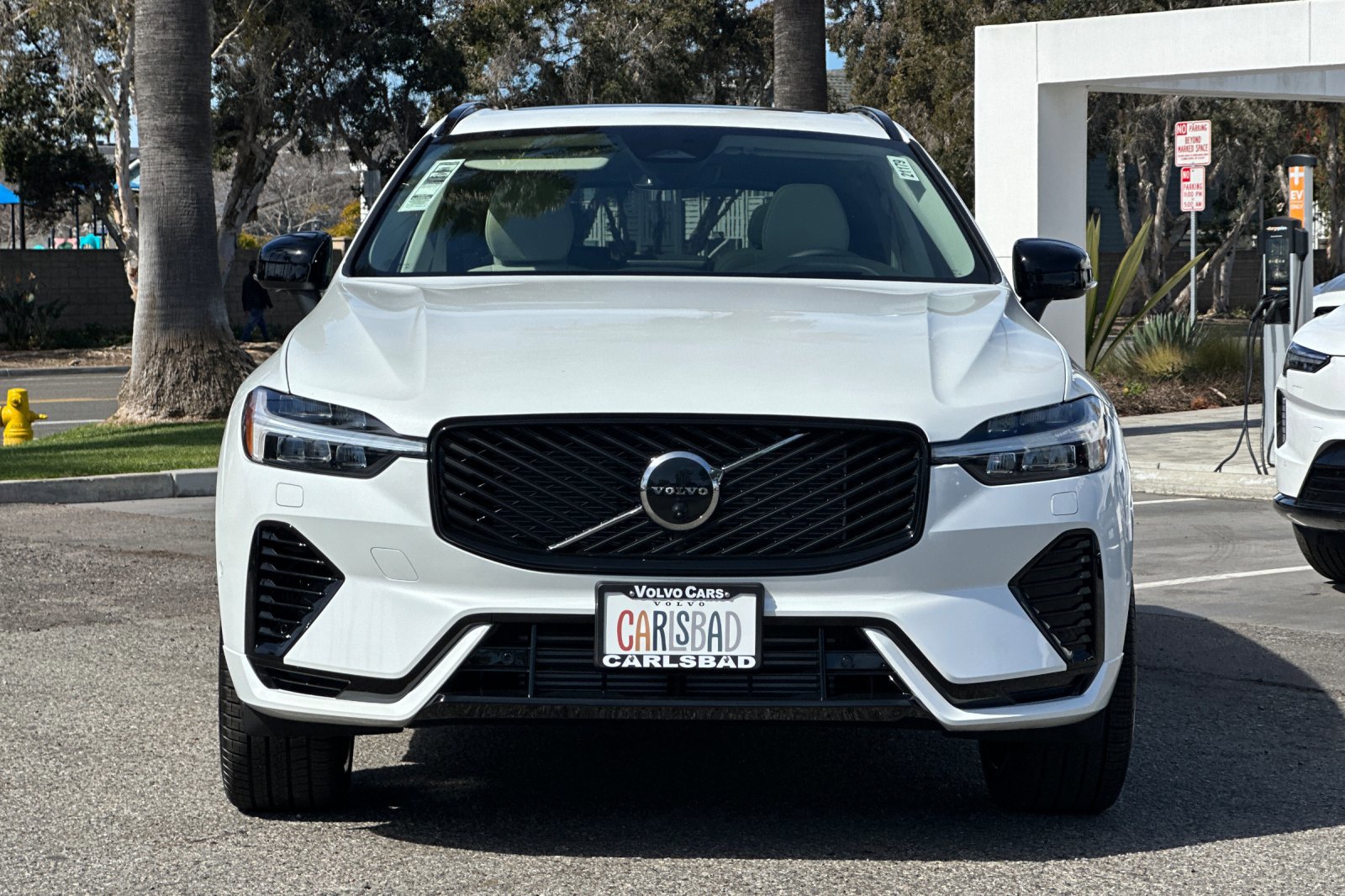 New 2026 Volvo XC60 T8 Ultra w/ Climate Package AWD/4WD image 3