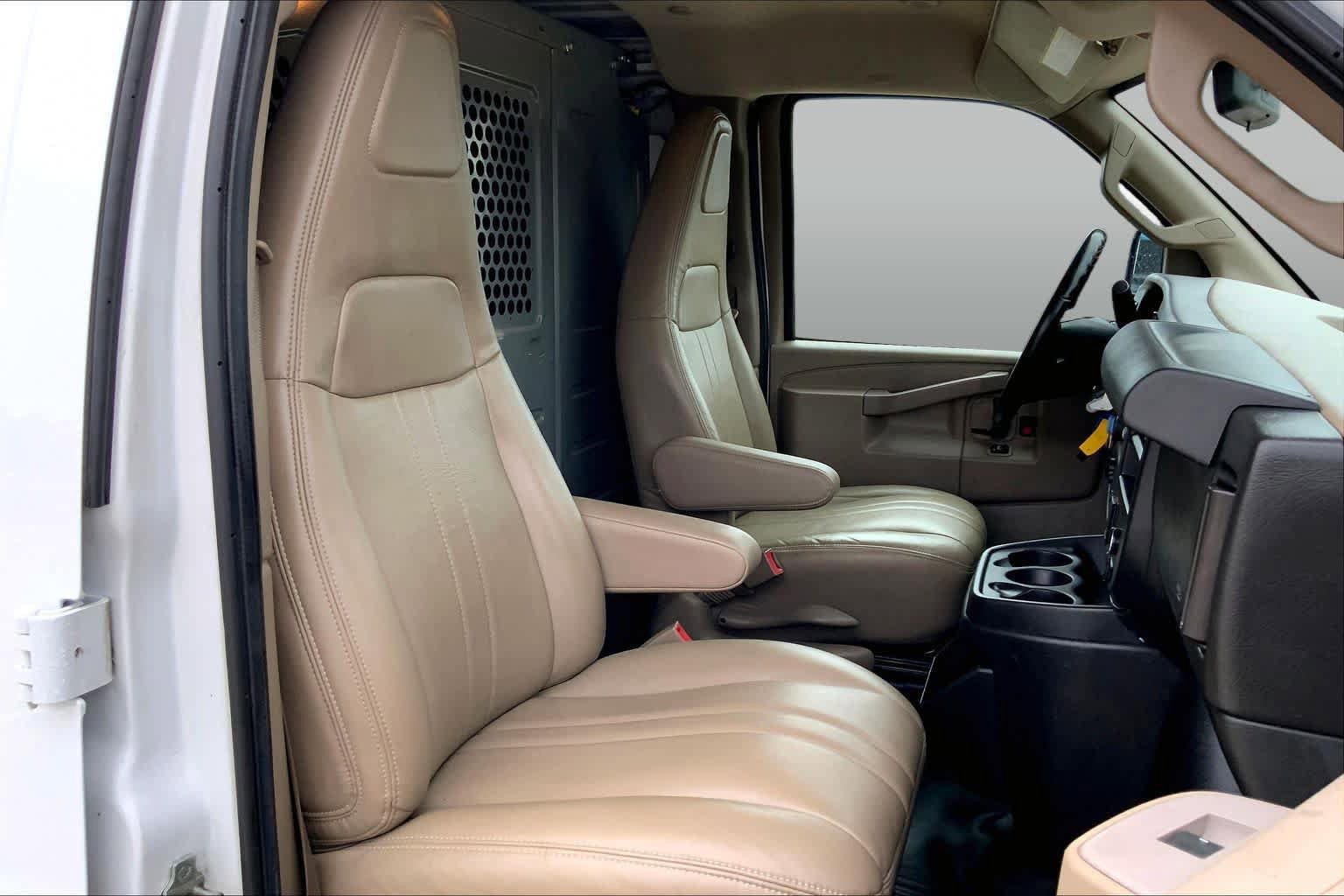 Used 2021 Chevrolet Express 2500 w/ Driver Convenience Package RWD image 8
