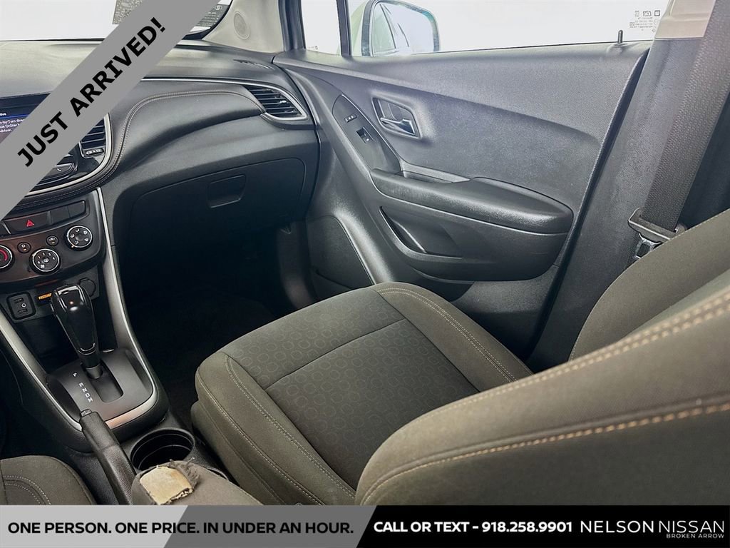 Used 2022 Chevrolet Trax LS w/ Tint and Cruise Package AWD/4WD image 21