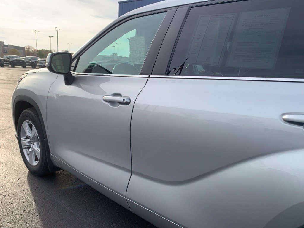 Used 2023 Toyota Highlander LE FWD image 11