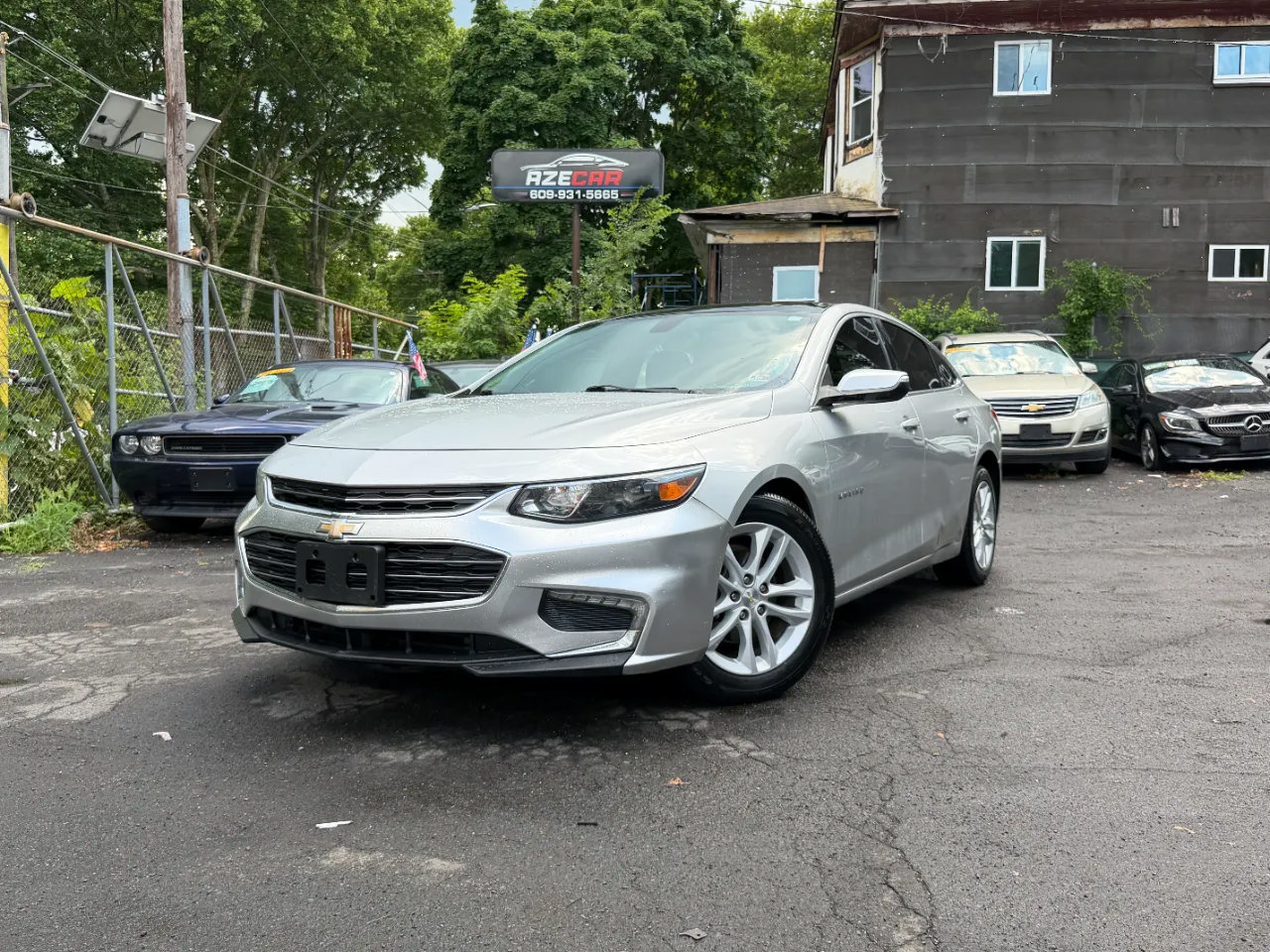 Used 2018 Chevrolet Malibu LT FWD image 2
