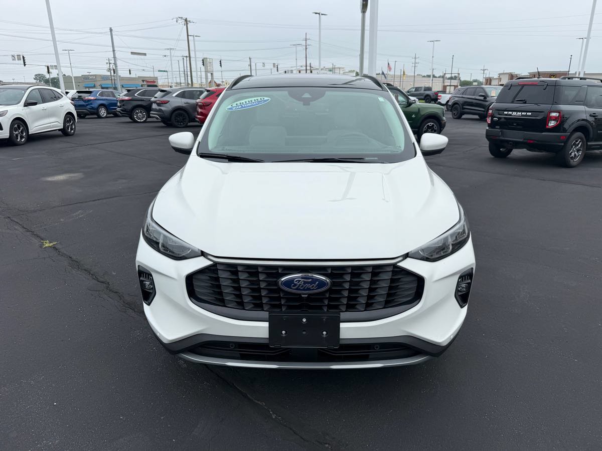 Used 2023 Ford Escape Platinum w/ Premium Technology Package AWD/4WD image 2