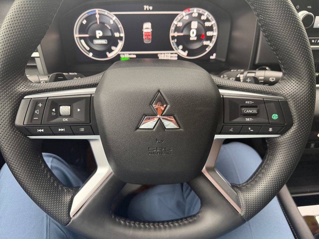 Used 2024 Mitsubishi Outlander 4WD Plug-In Hybrid image 19