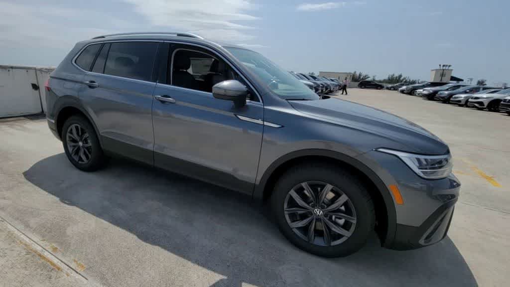 Used 2023 Volkswagen Tiguan SE FWD image 3