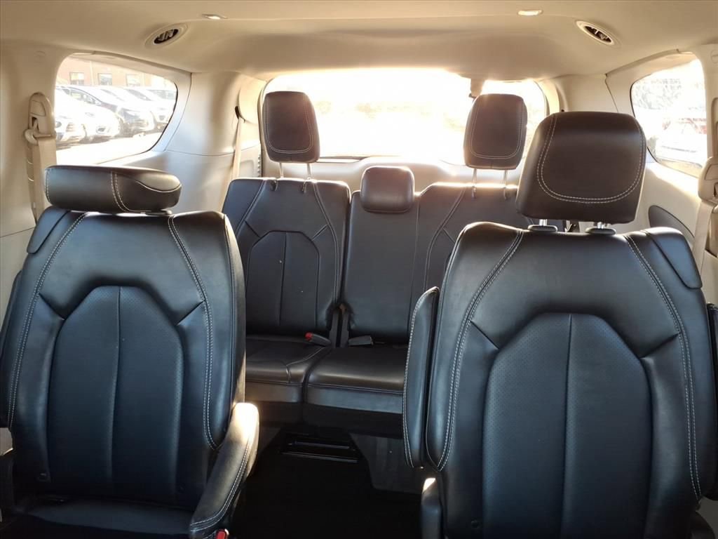 Used 2024 Chrysler Pacifica Touring-L image 21