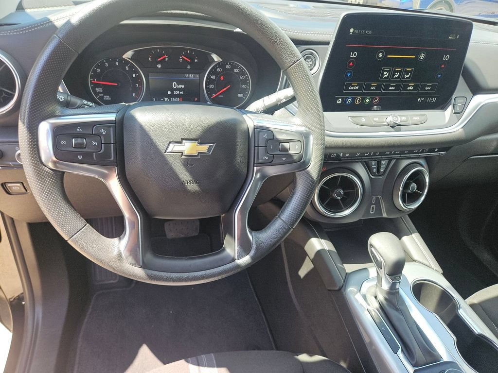Used 2025 Chevrolet Blazer LT FWD image 17