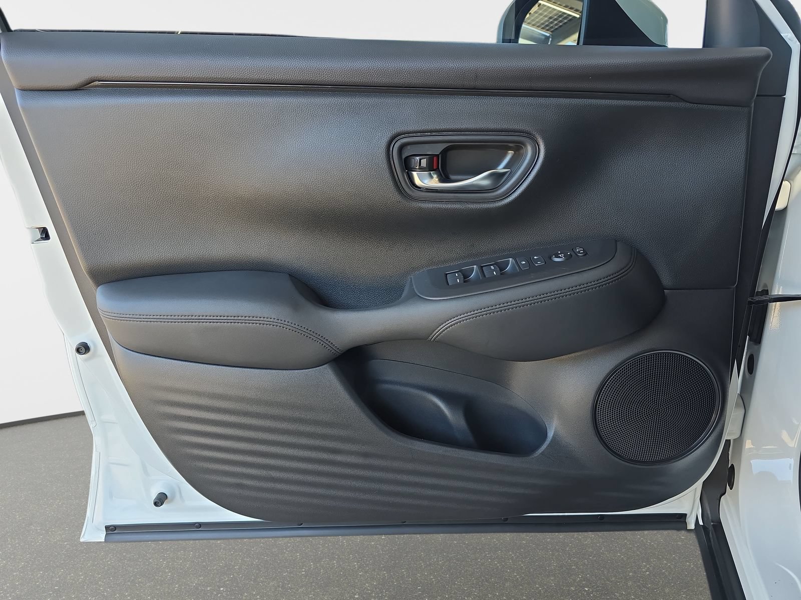 Used 2024 Honda HR-V LX image 27