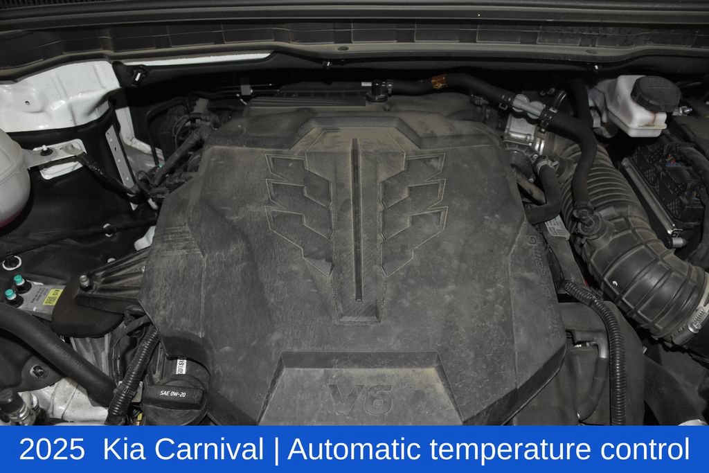 Used 2025 Kia Carnival FWD image 7
