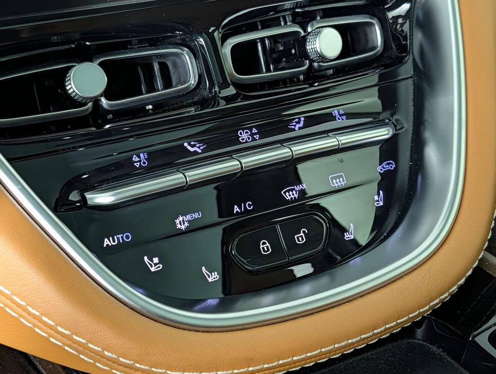 Used 2021 Aston Martin DBX AWD/4WD image 33
