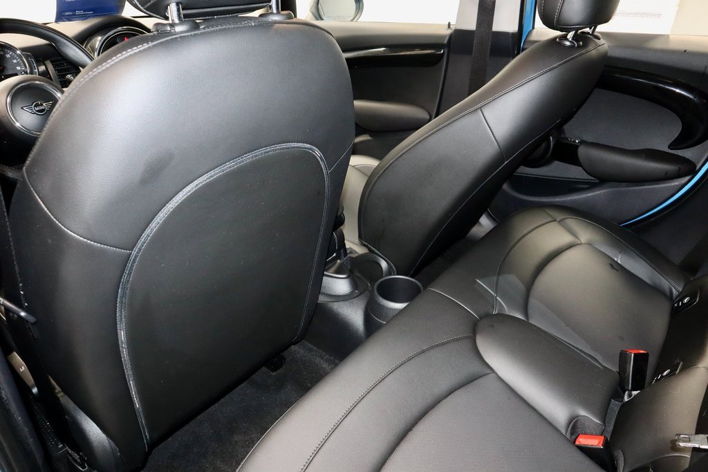 Used 2019 MINI Cooper 4-Door Hardtop w/ Signature Upholstery Package image 21