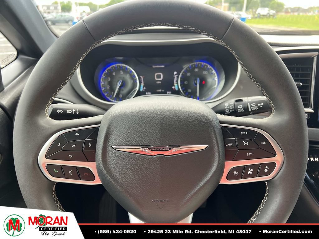 Used 2025 Chrysler Pacifica Select FWD image 18