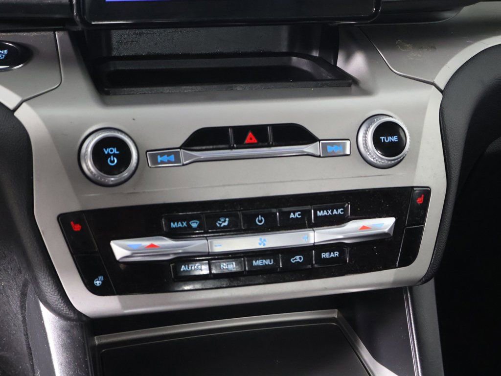 Used 2022 Ford Explorer XLT w/ Equipment Group 202A AWD/4WD image 42