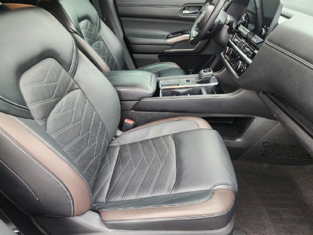 Used 2024 Nissan Pathfinder Platinum w/ Cargo Package FWD image 11
