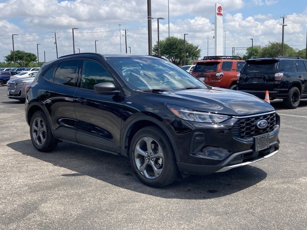 Used 2025 Ford Escape ST-Line AWD/4WD image 3