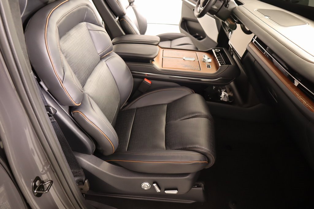New 2025 Lincoln Navigator L Black Label image 14