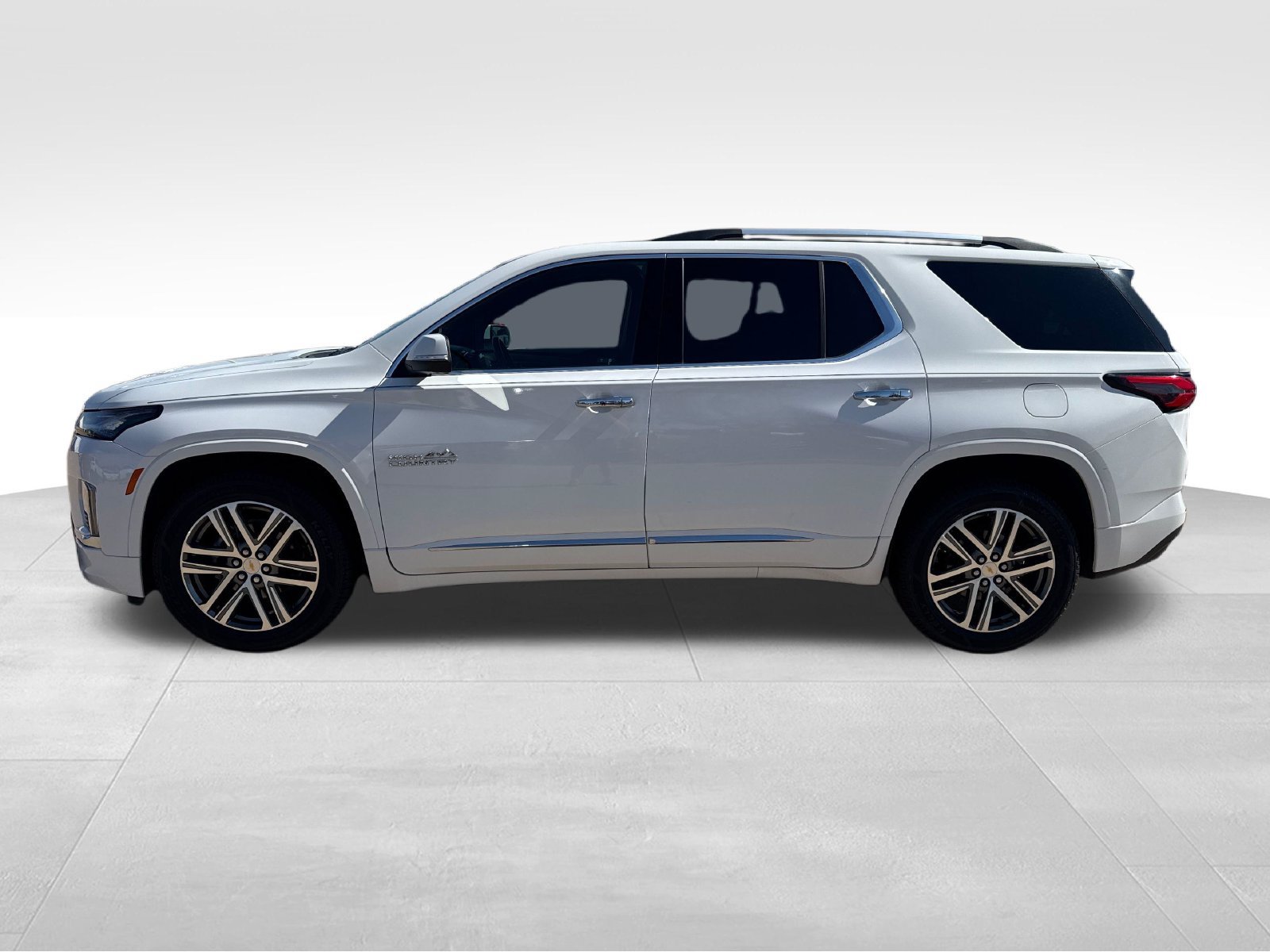 Used 2023 Chevrolet Traverse High Country w/ LPO, Floor Liner Package AWD/4WD image 16