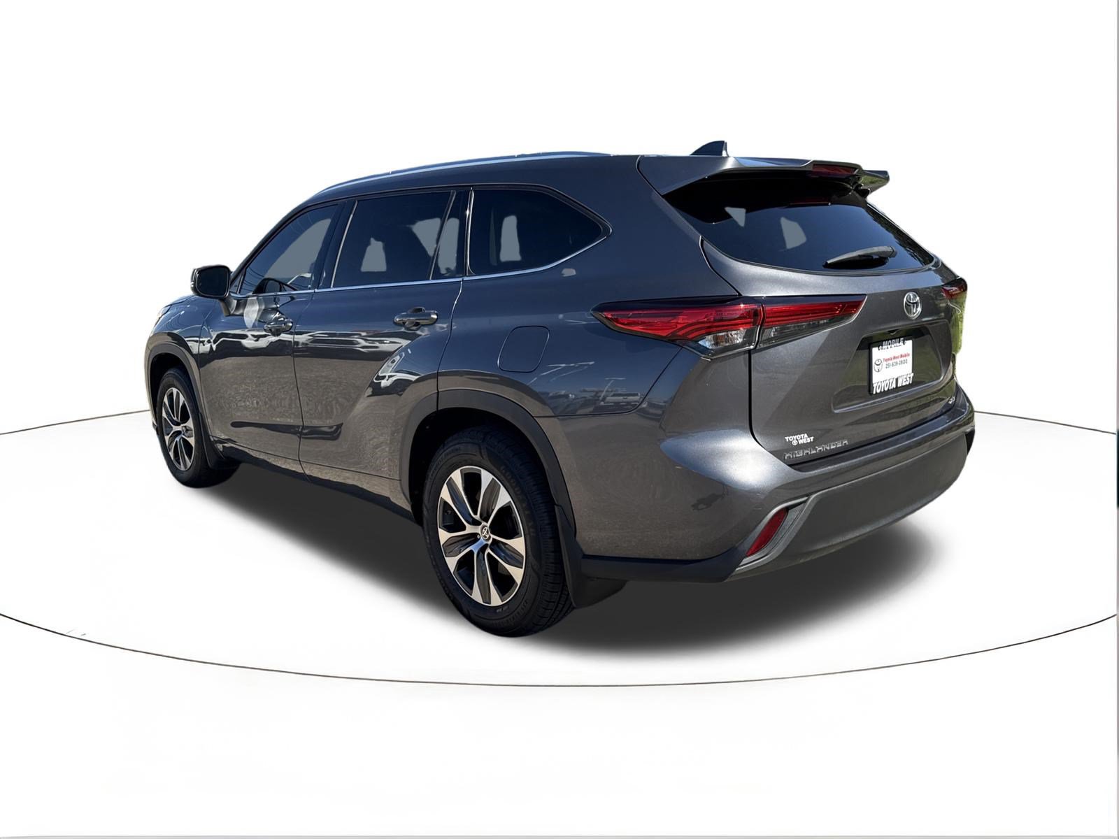 Used 2020 Toyota Highlander XLE FWD image 5