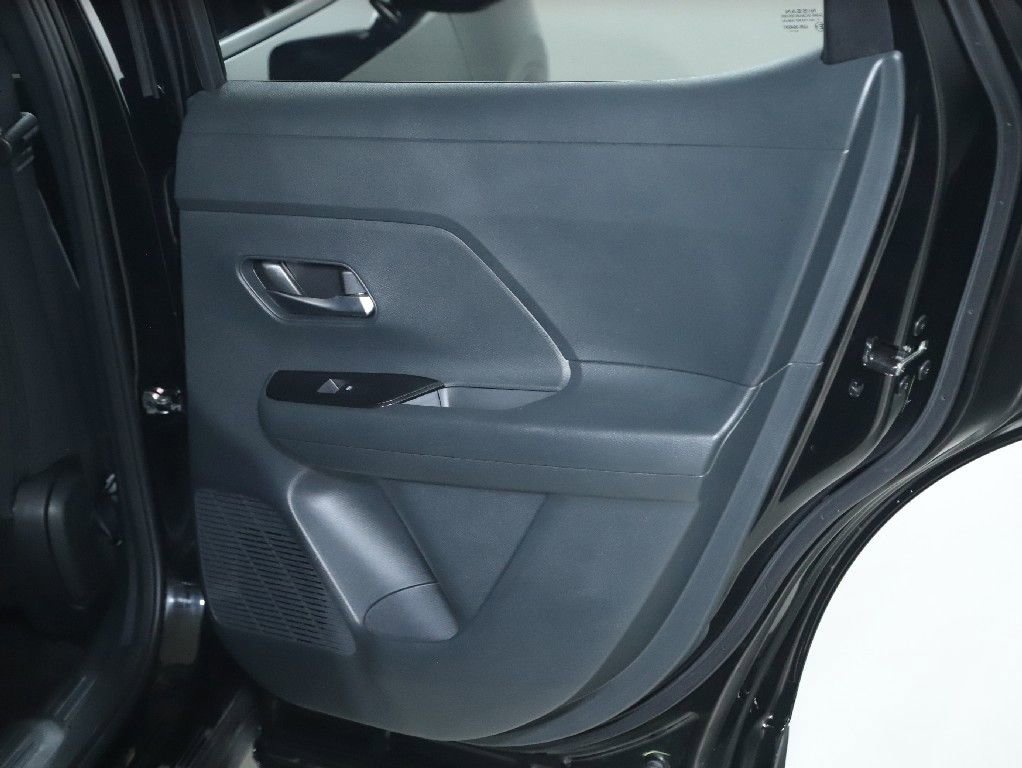 Certified 2025 Nissan Kicks SV image 29