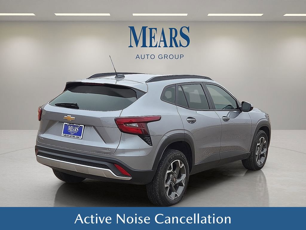 Used 2025 Chevrolet Trax LT w/ LT Convenience Package image 6