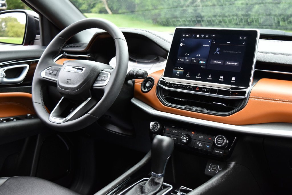 Certified 2025 Jeep Compass Limited AWD/4WD image 31