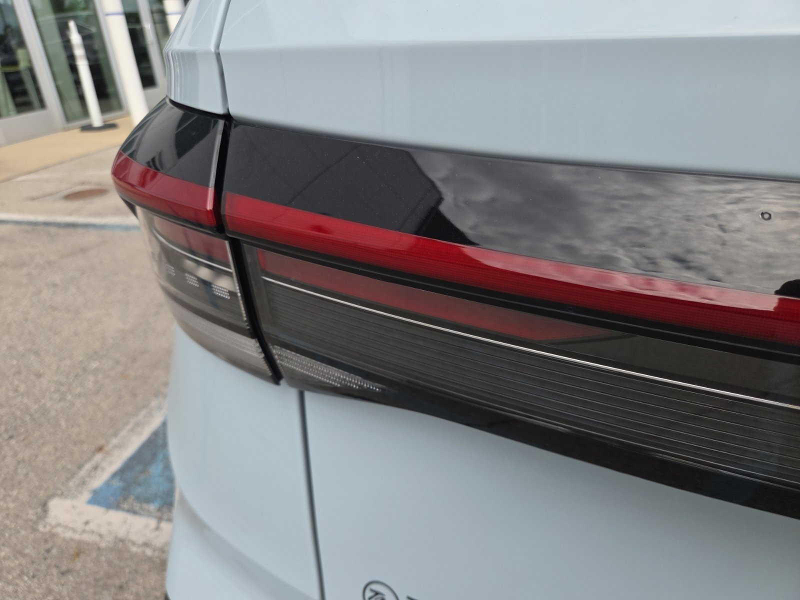 New 2027 Volkswagen Taos SE FWD image 6