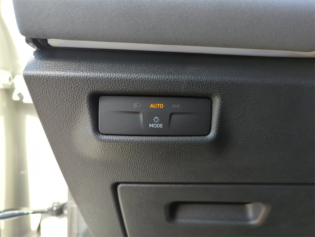 New 2026 Volkswagen Tiguan SE R-Line image 41