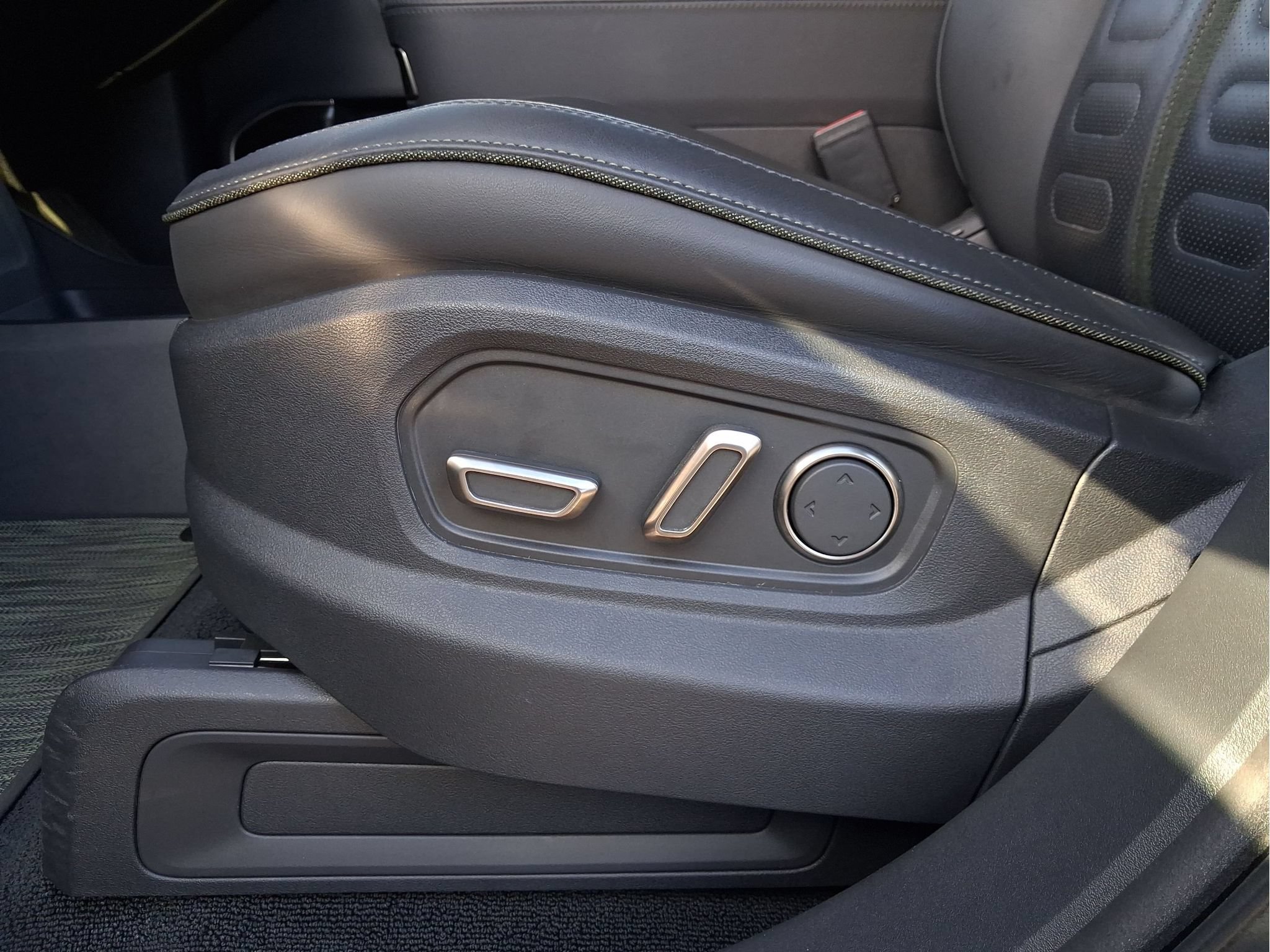 Used 2023 Rivian R1S Adventure Quad AWD/4WD image 14
