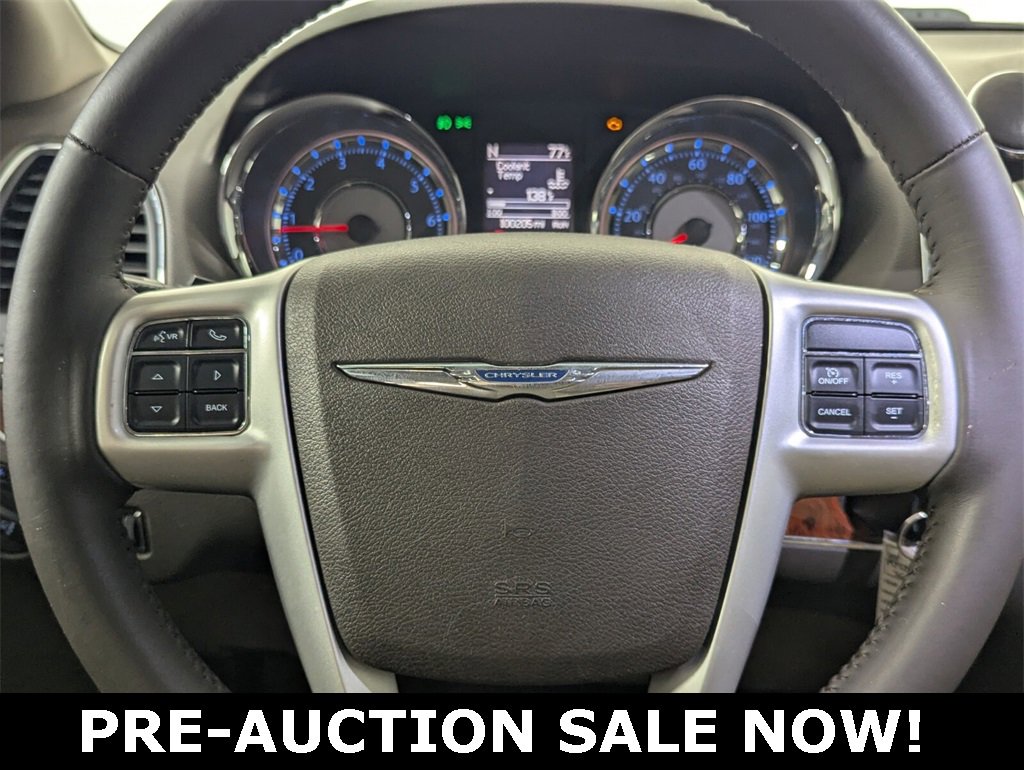 Used 2014 Chrysler Town & Country Touring image 17