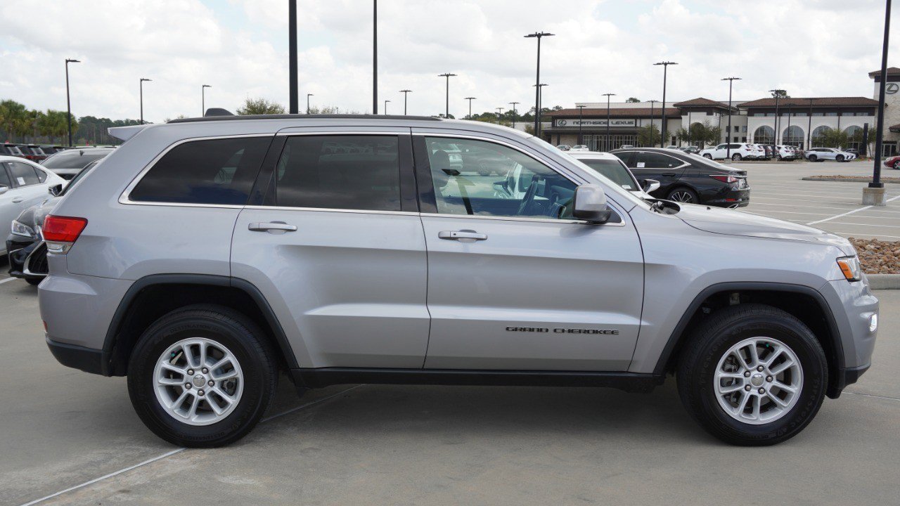 Used 2018 Jeep Grand Cherokee Laredo image 4
