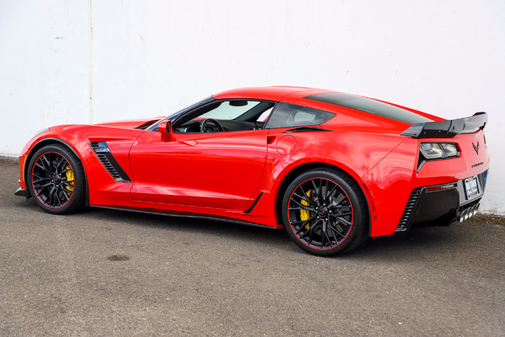 Used 2017 Chevrolet Corvette Z06 w/ Z07 Performance Package RWD image 9