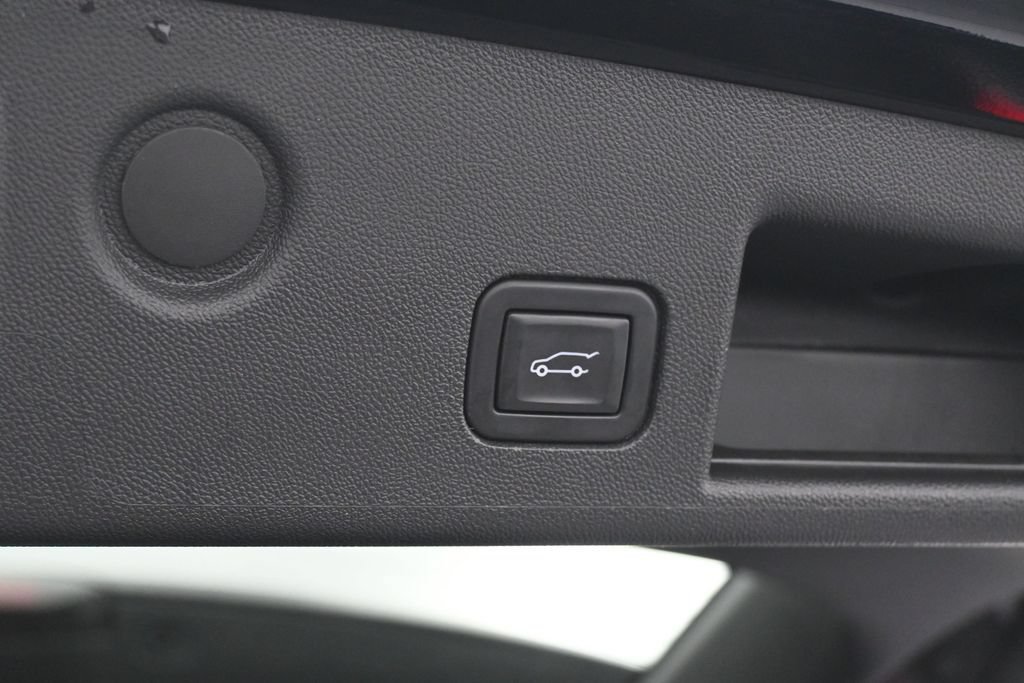 Used 2023 Chevrolet Equinox RS FWD image 34