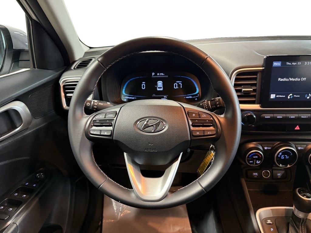 Used 2023 Hyundai Venue SEL FWD image 14