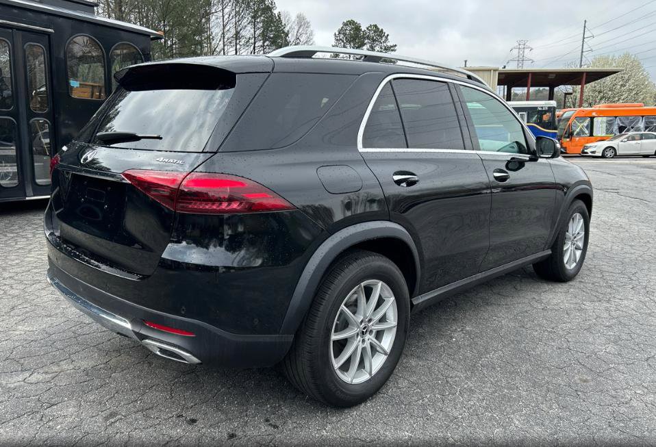 Used 2024 Mercedes-Benz GLE 450e 4MATIC image 3