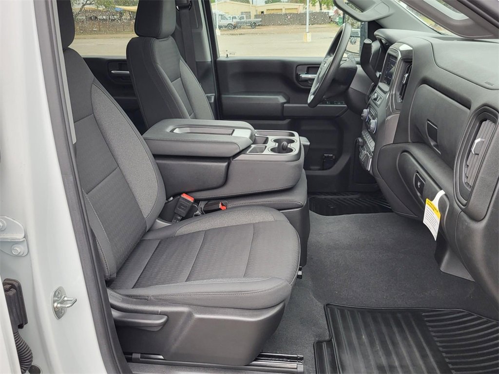 Used 2025 Chevrolet Silverado 2500 Custom w/ Custom Value Package image 10