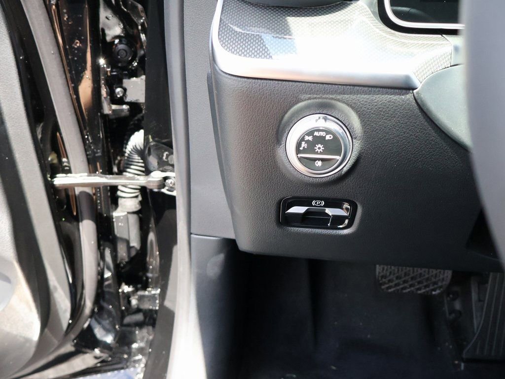 Certified 2025 Mercedes-Benz C 300 4MATIC Sedan image 35