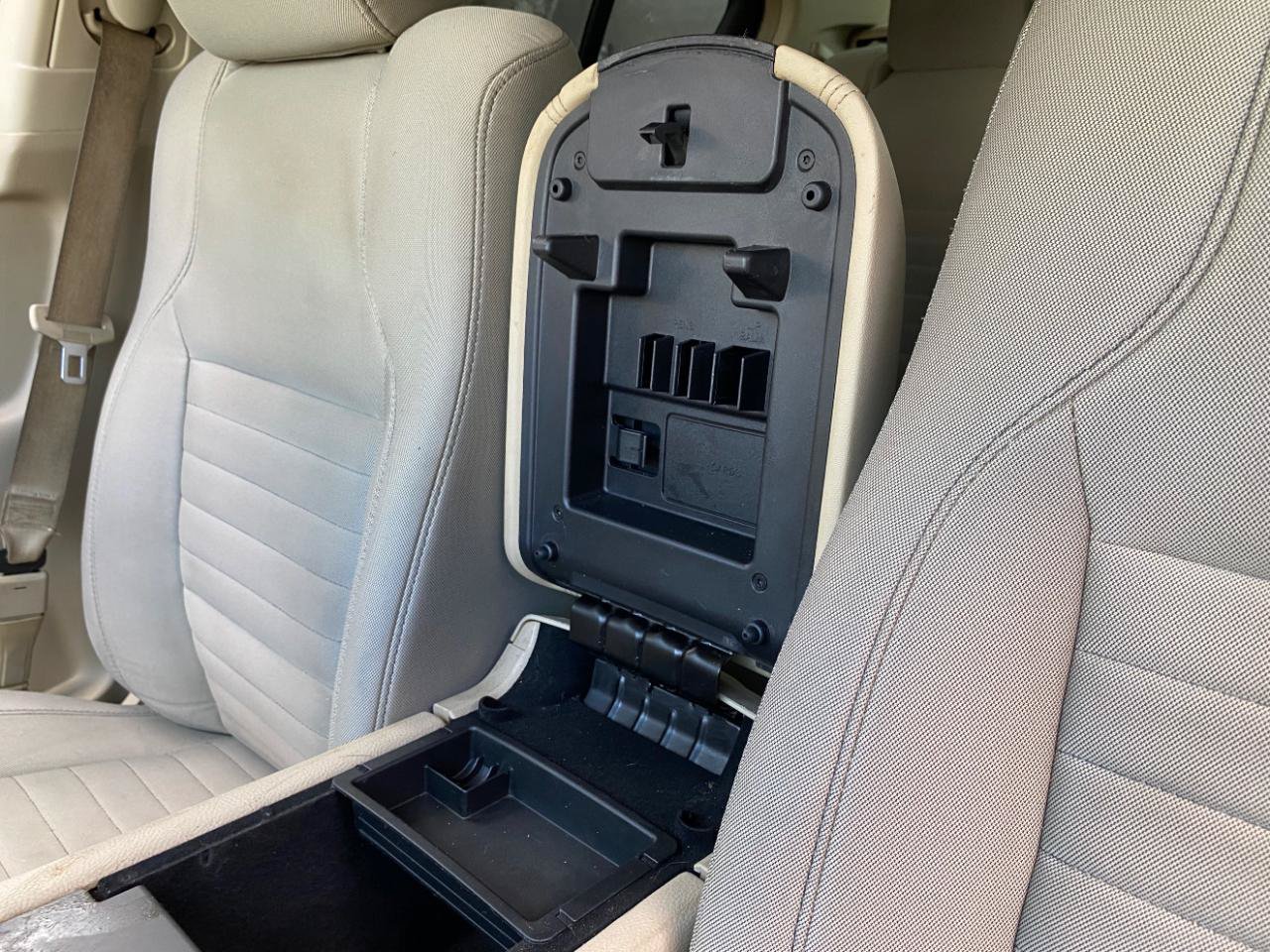 Used 2018 Ford Taurus SE FWD image 57