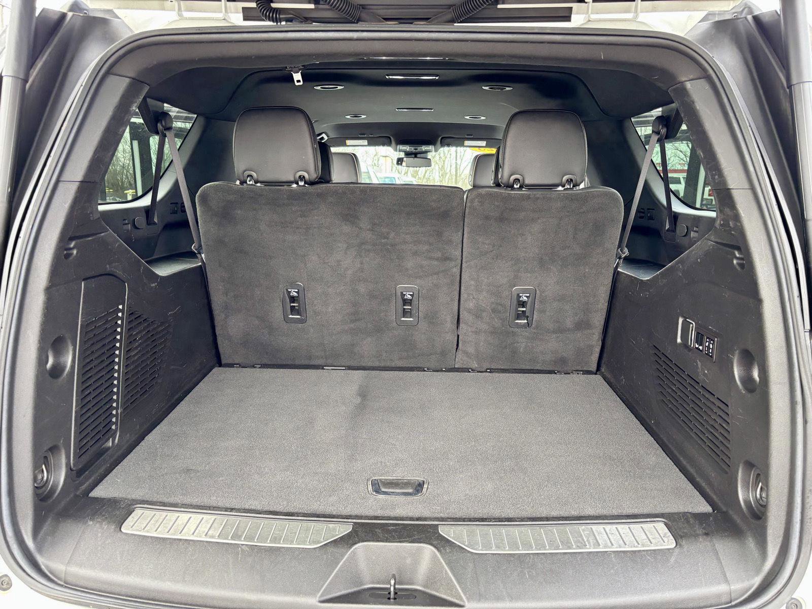 Used 2023 Chevrolet Suburban Premier image 11