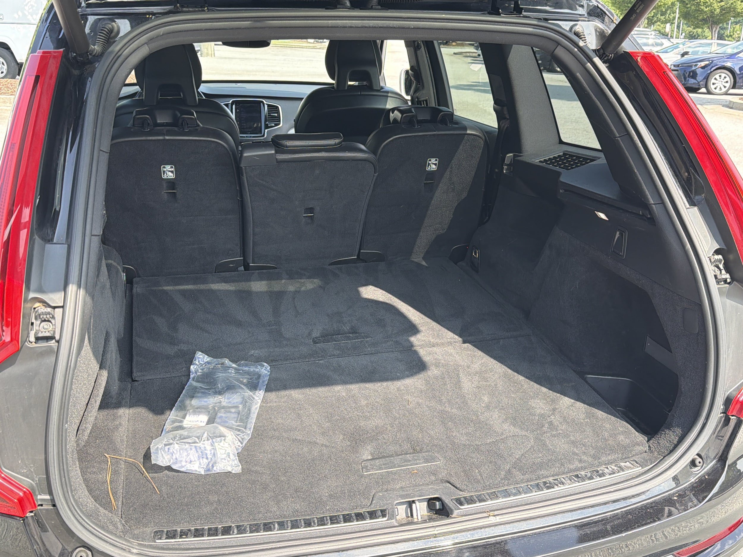 Used 2017 Volvo XC90 T5 R-Design FWD image 28