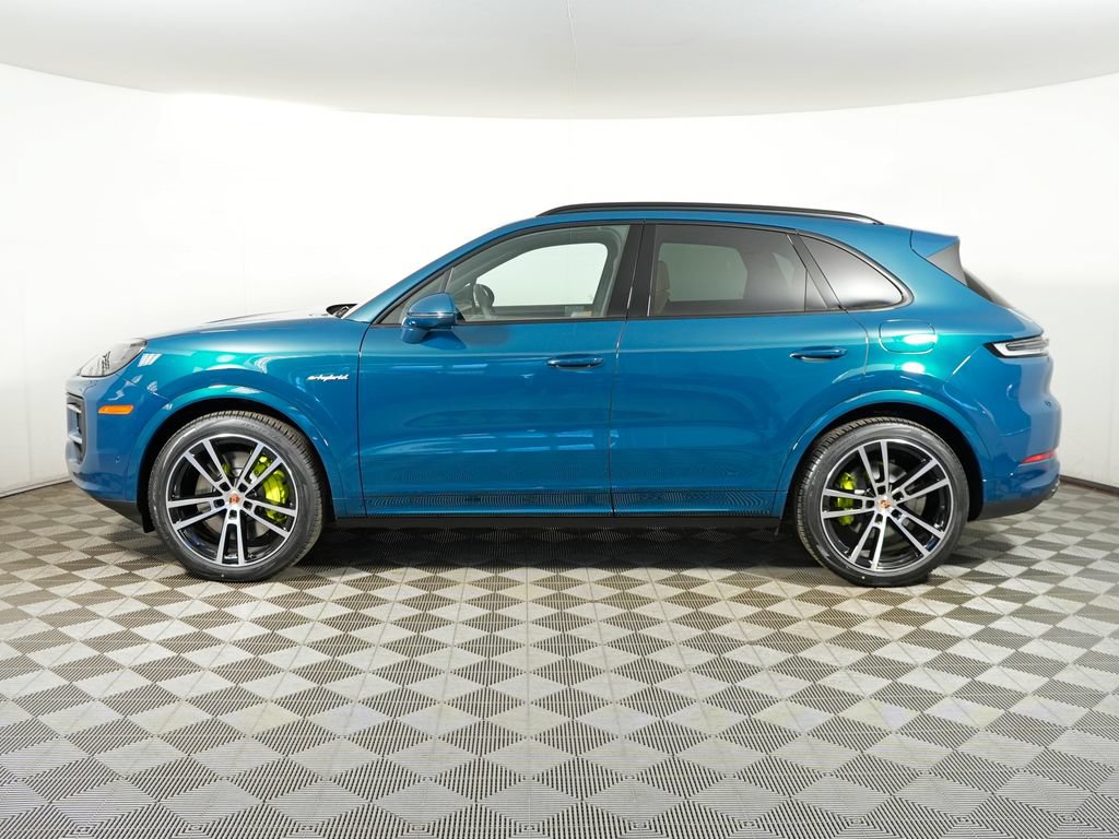 Certified 2026 Porsche Cayenne E-Hybrid AWD/4WD image 2