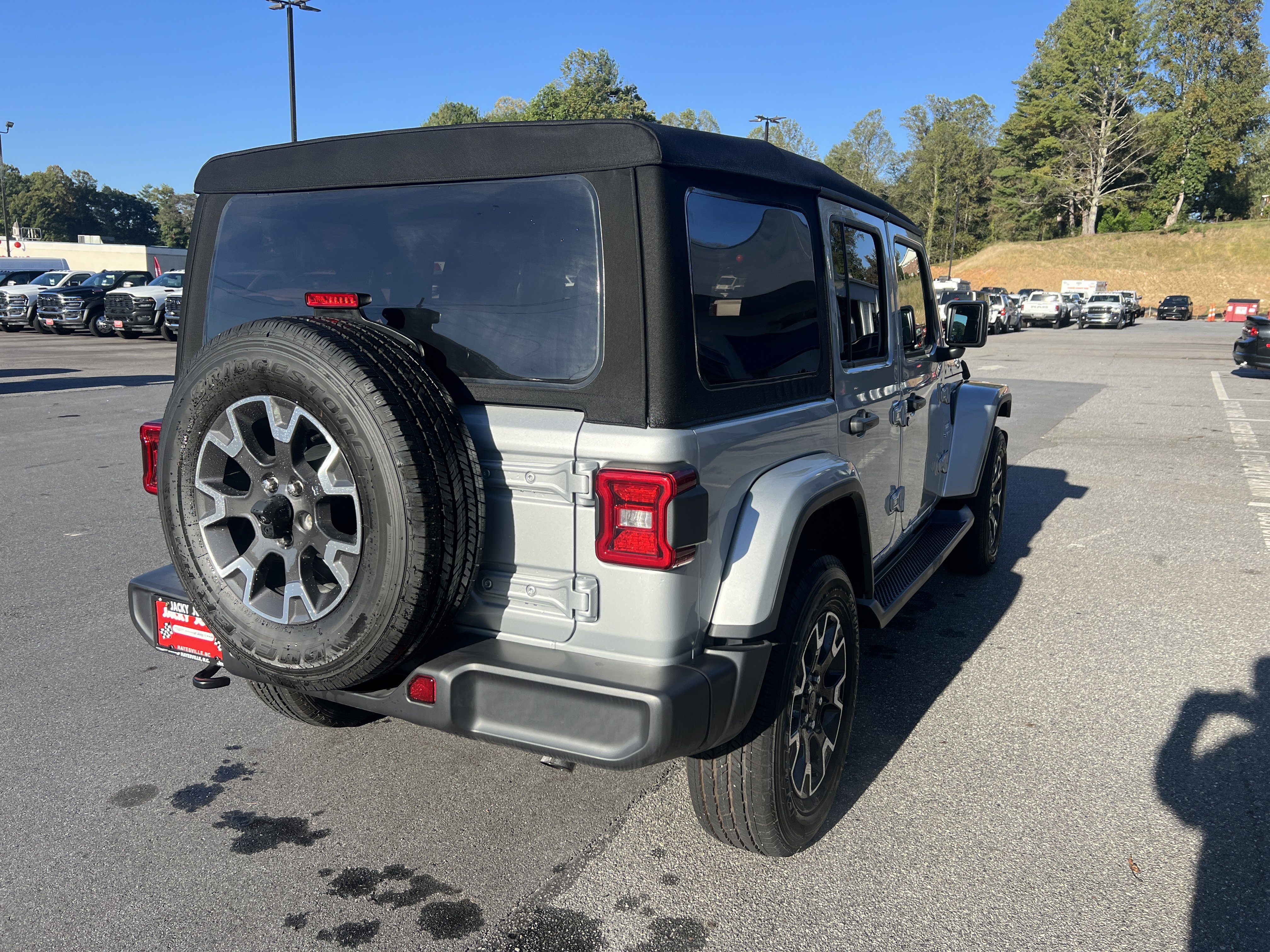 Used 2024 Jeep Wrangler Sahara image 3