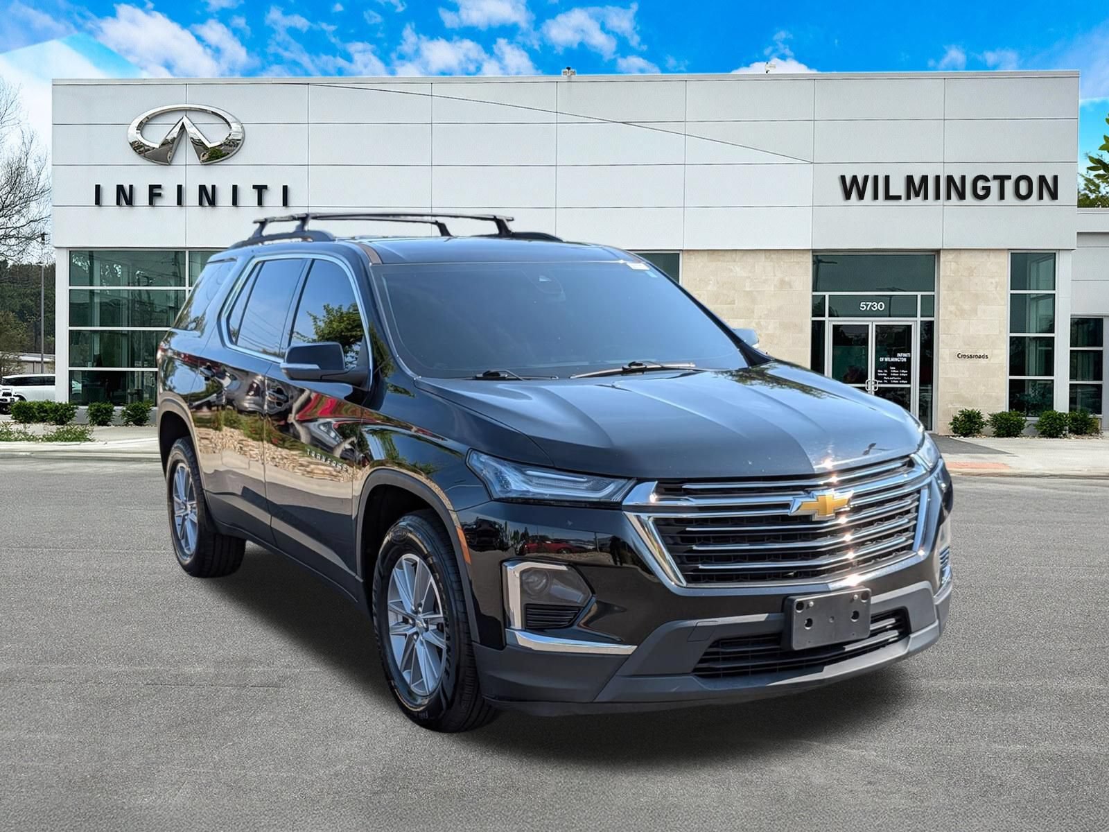 Used 2022 Chevrolet Traverse LT AWD/4WD image 1
