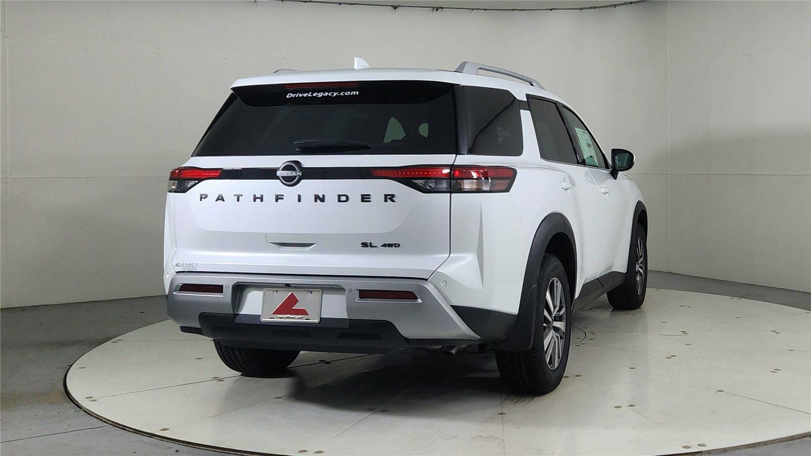 Used 2025 Nissan Pathfinder SL w/ Black Appearance Package image 6