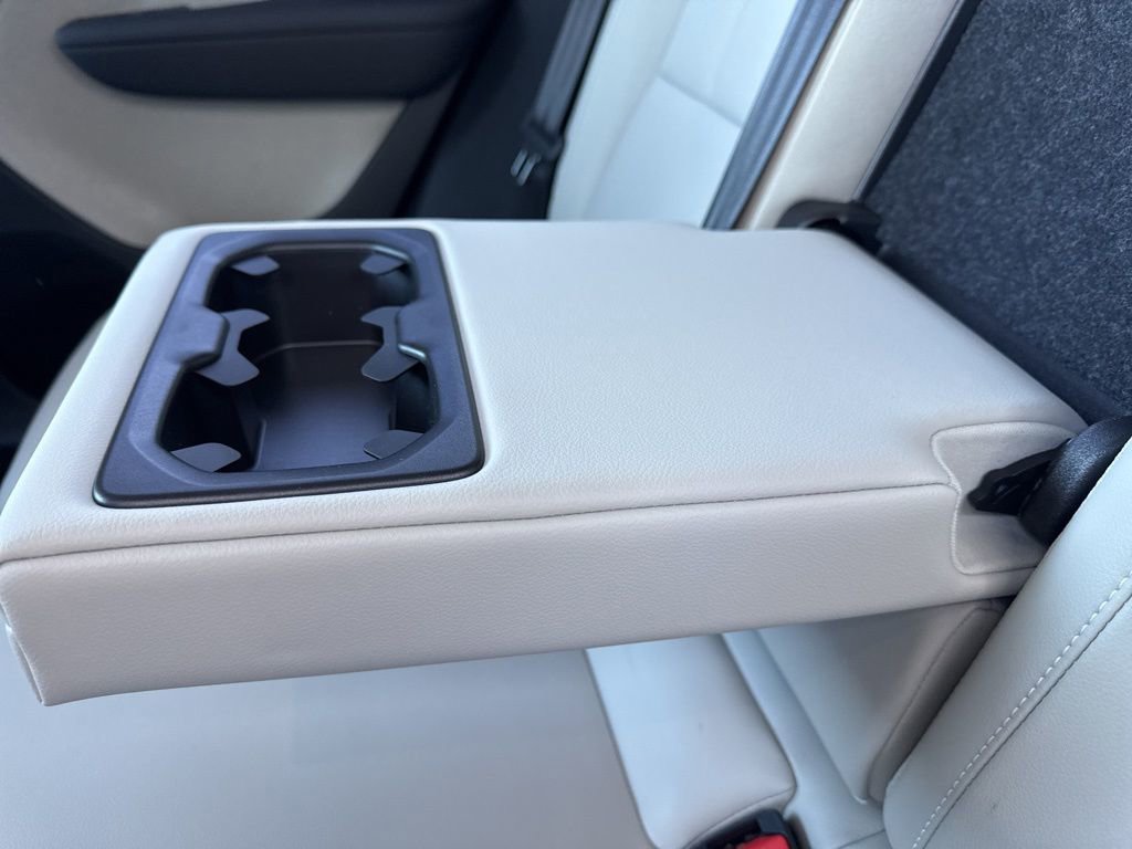 Used 2024 Volvo XC40 B5 Plus w/ Protection Package Premier image 15